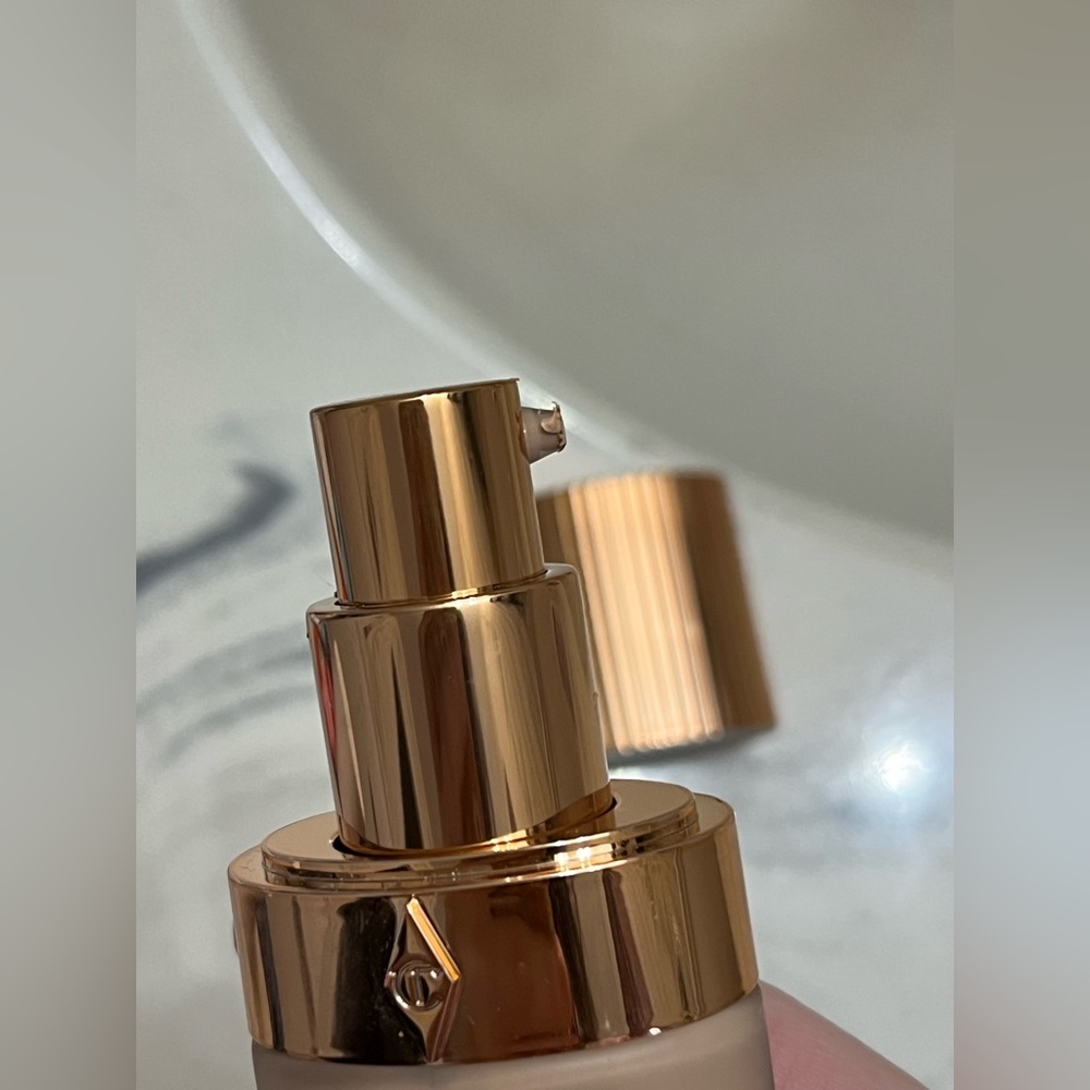 Charlotte Tilbury Airbrush Flawless Foundation - Picture 3 of 5